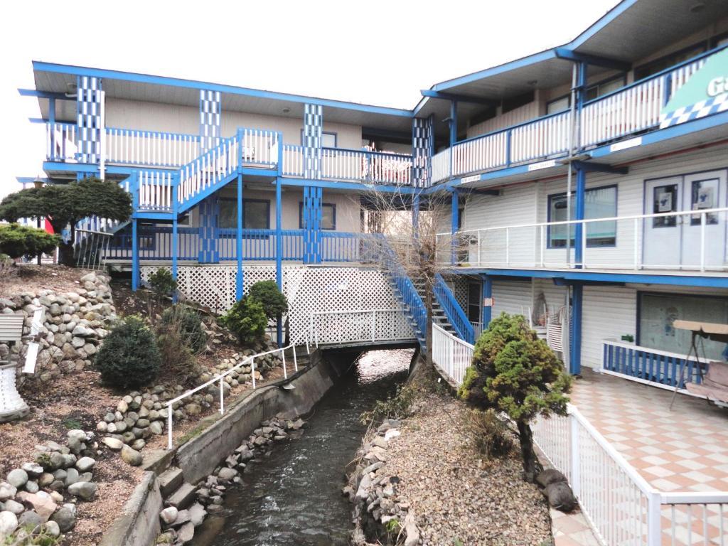 Blue Stream Motel Vernon Buitenkant foto