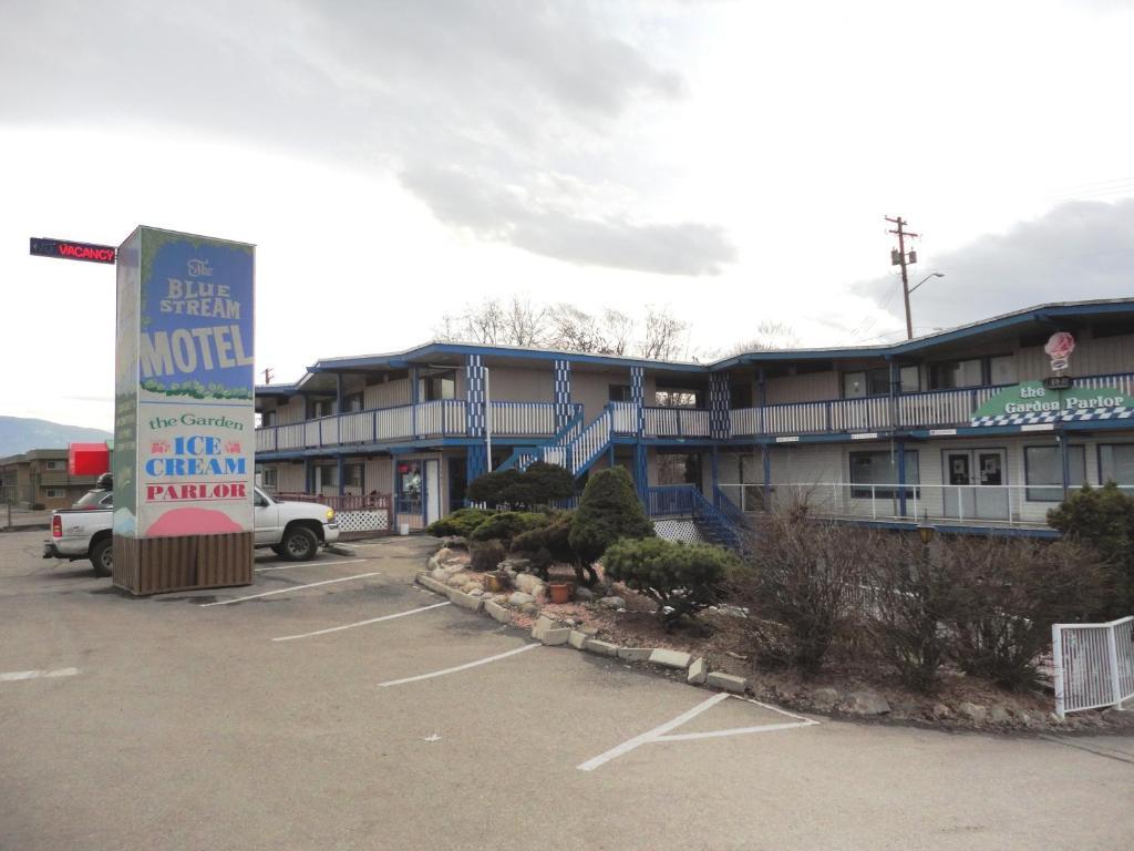 Blue Stream Motel Vernon Buitenkant foto